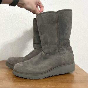 gray uggs